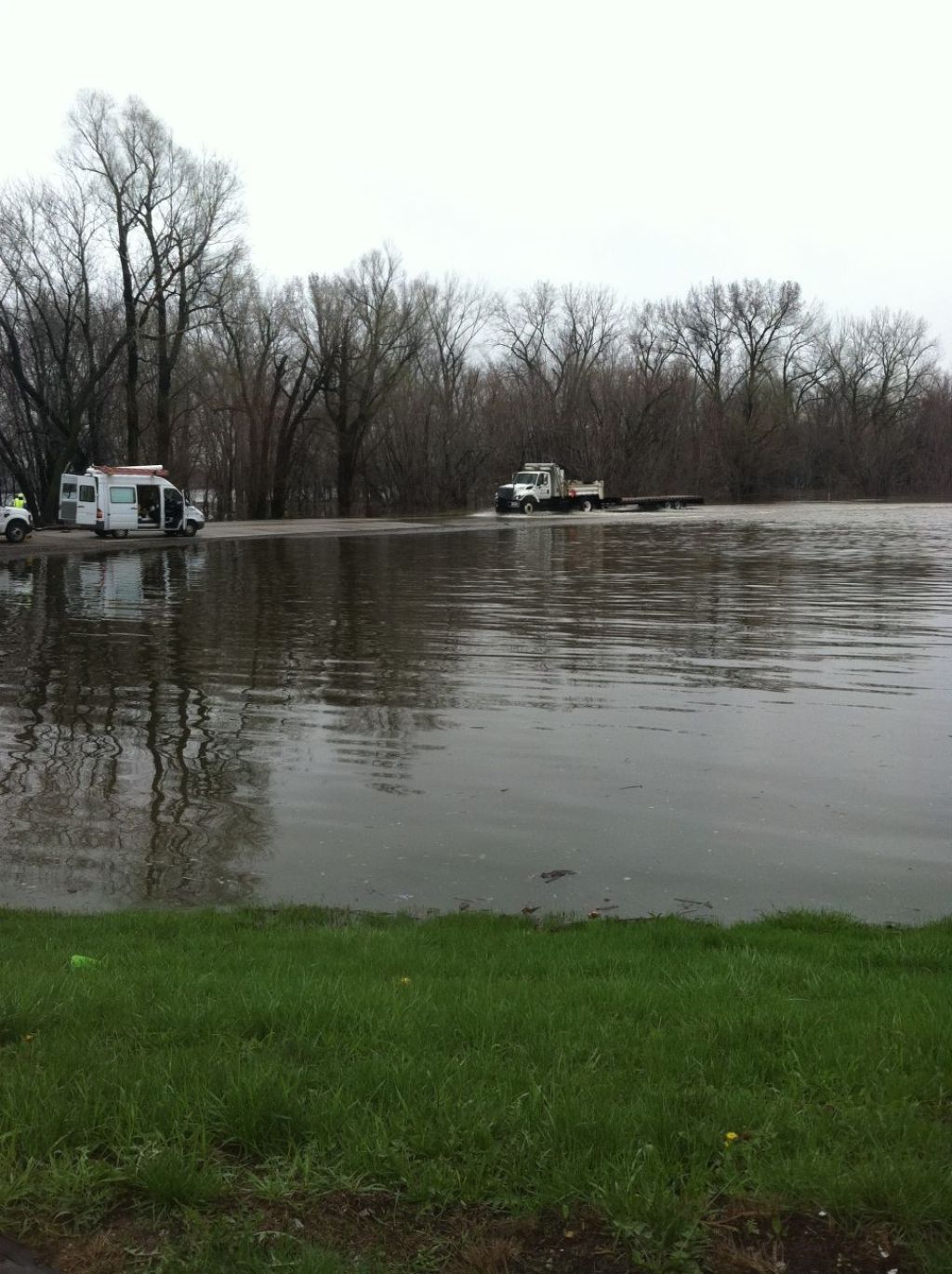 Credit Island Bait Shop owner builds flood wall